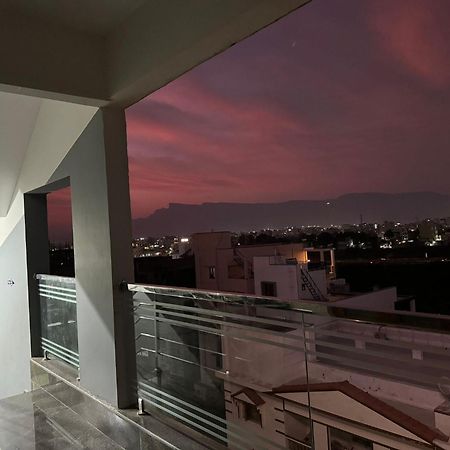 Tirupati Homestay - Ragunatha Resorts - 3Bhk Ac Apartments For Large Families - Free Breakfast - Flyover To Alipiri Gate - Wifi - Android Tv - - Easy Access To Visit All Temples Eksteriør bilde