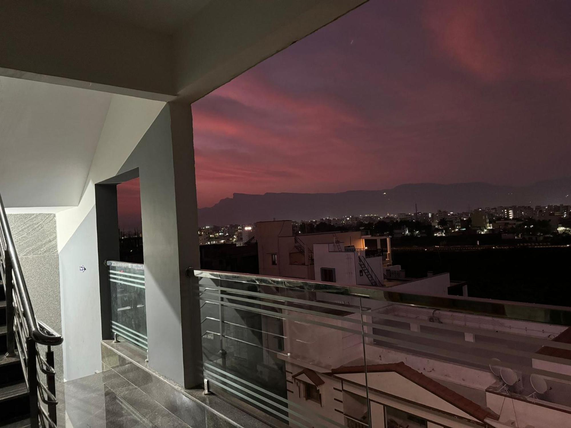 Tirupati Homestay - Ragunatha Resorts - 3Bhk Ac Apartments For Large Families - Free Breakfast - Flyover To Alipiri Gate - Wifi - Android Tv - - Easy Access To Visit All Temples Eksteriør bilde